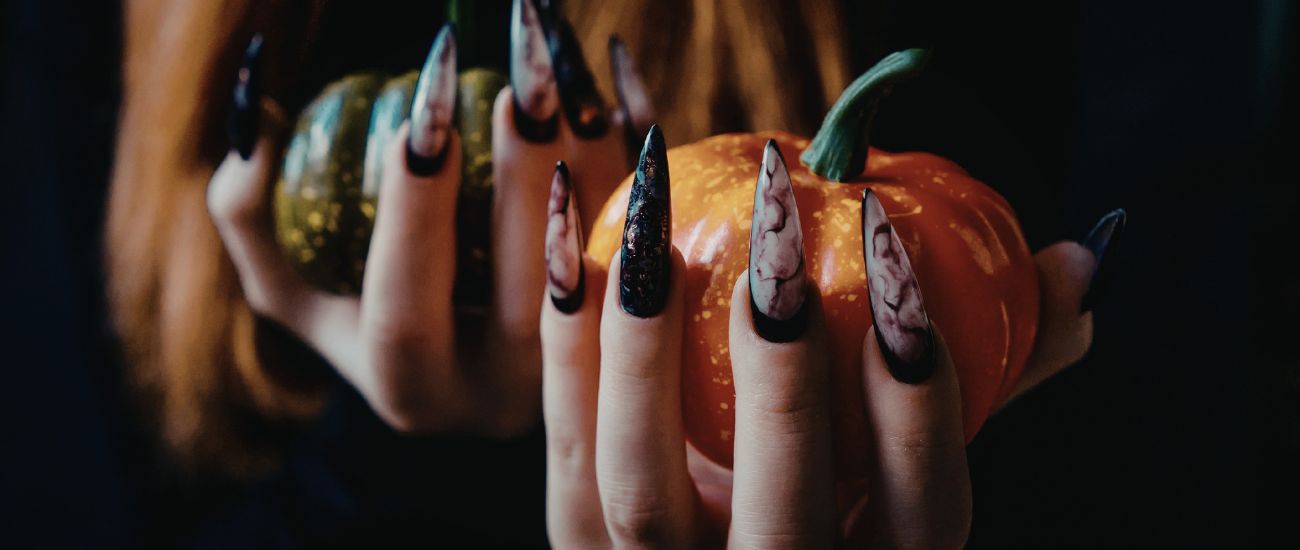 Simple & Spooky Halloween Nail Art Ideas